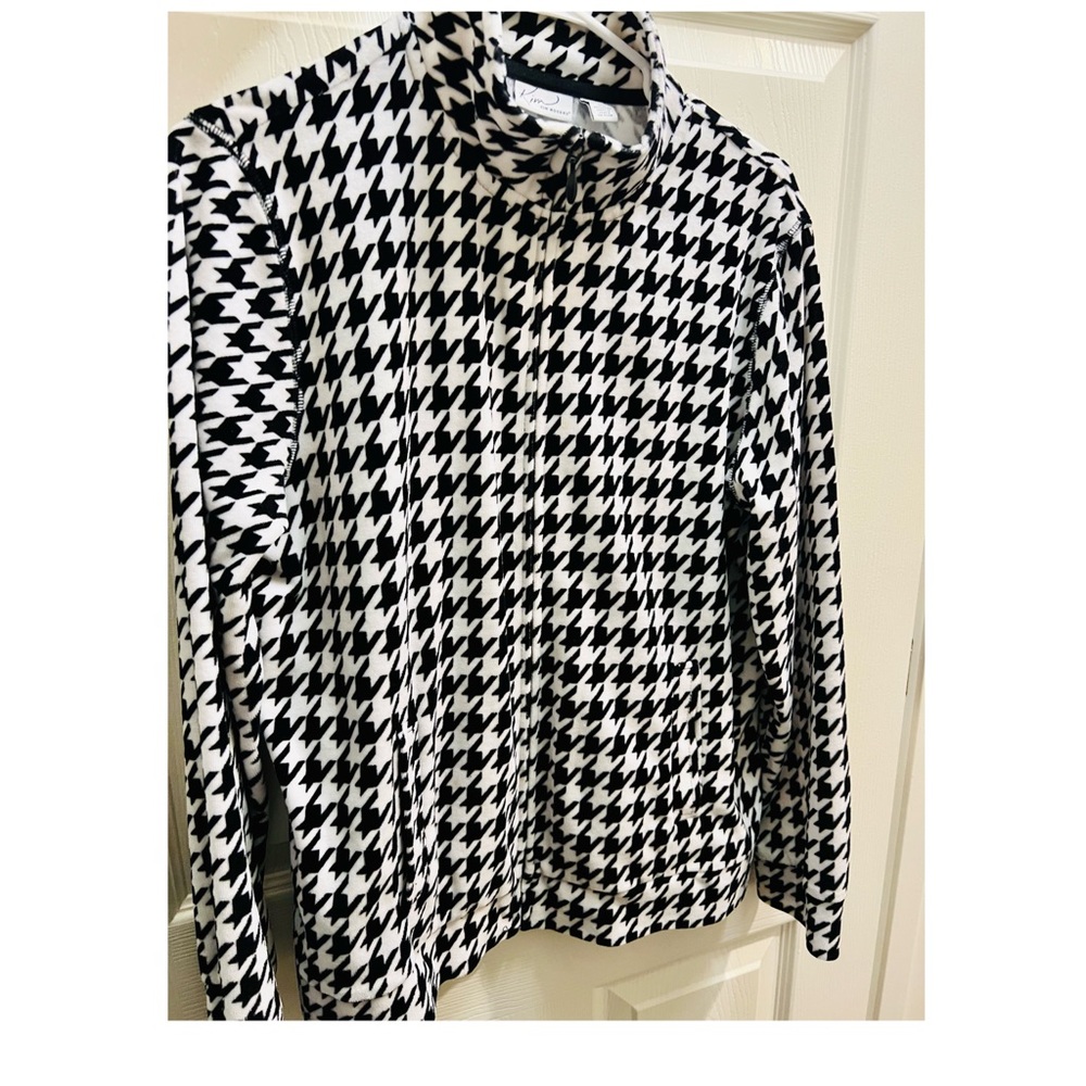 Kim Roger’s Houndstooth blazer. Size Medium. Excellent condition
